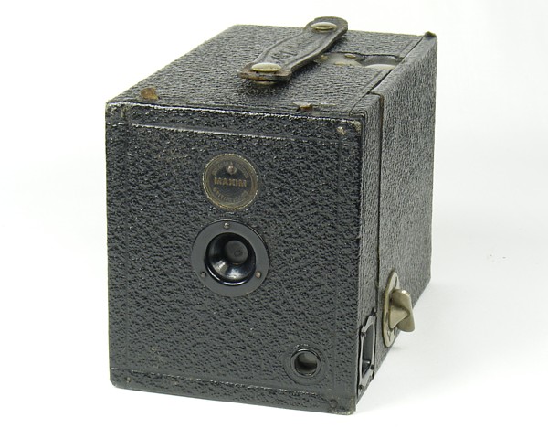 Image of Maxim No 1 Box Camera made by W Butcher & Sons