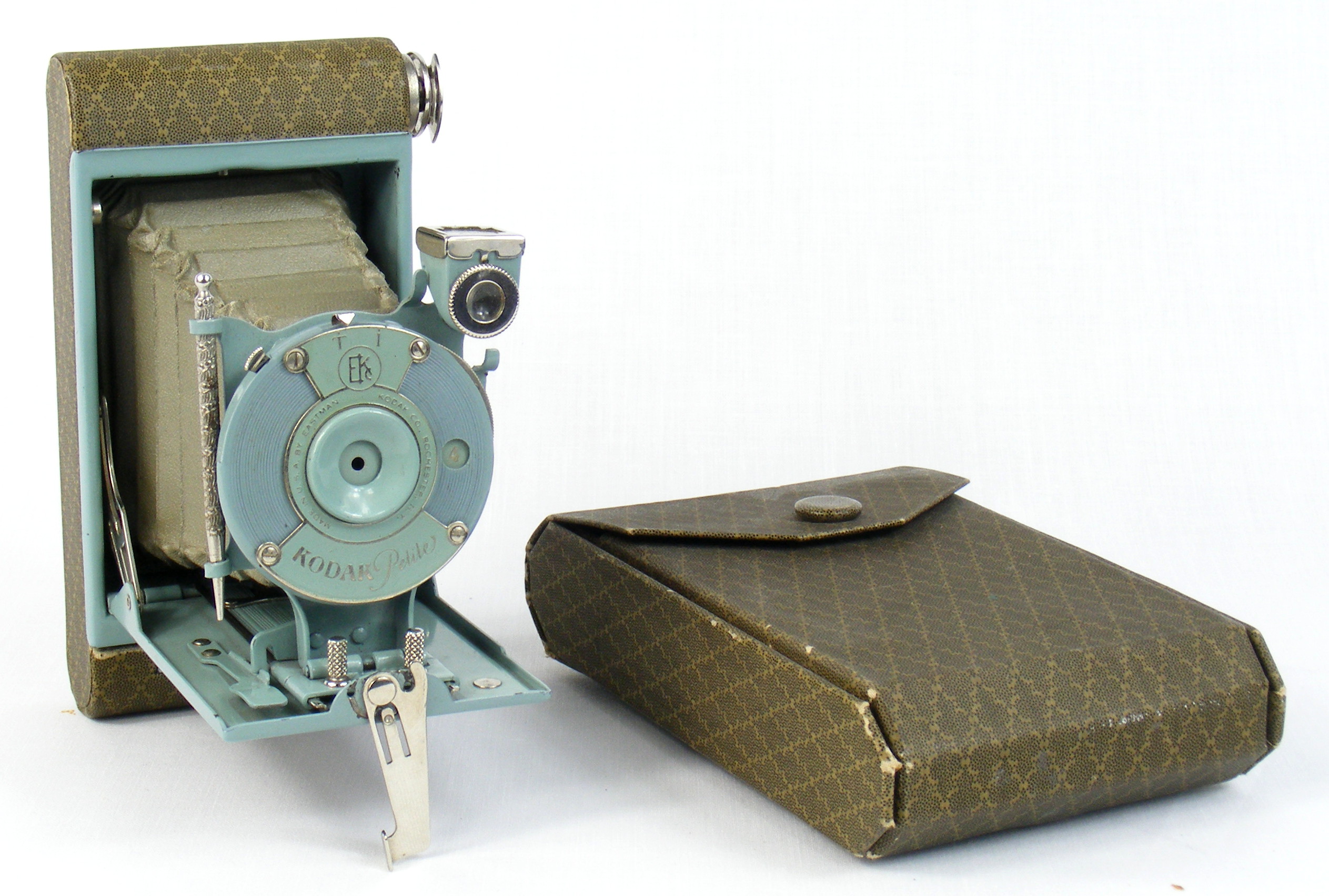 Image of Kodak Petite folding camera in Gray with case